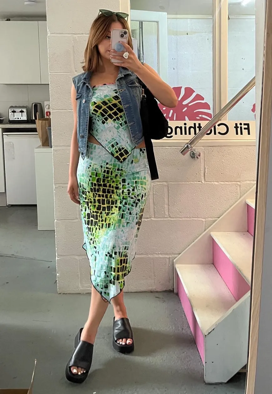 GREEN/PINK TILE REVERSIBLE HANKIE TOP