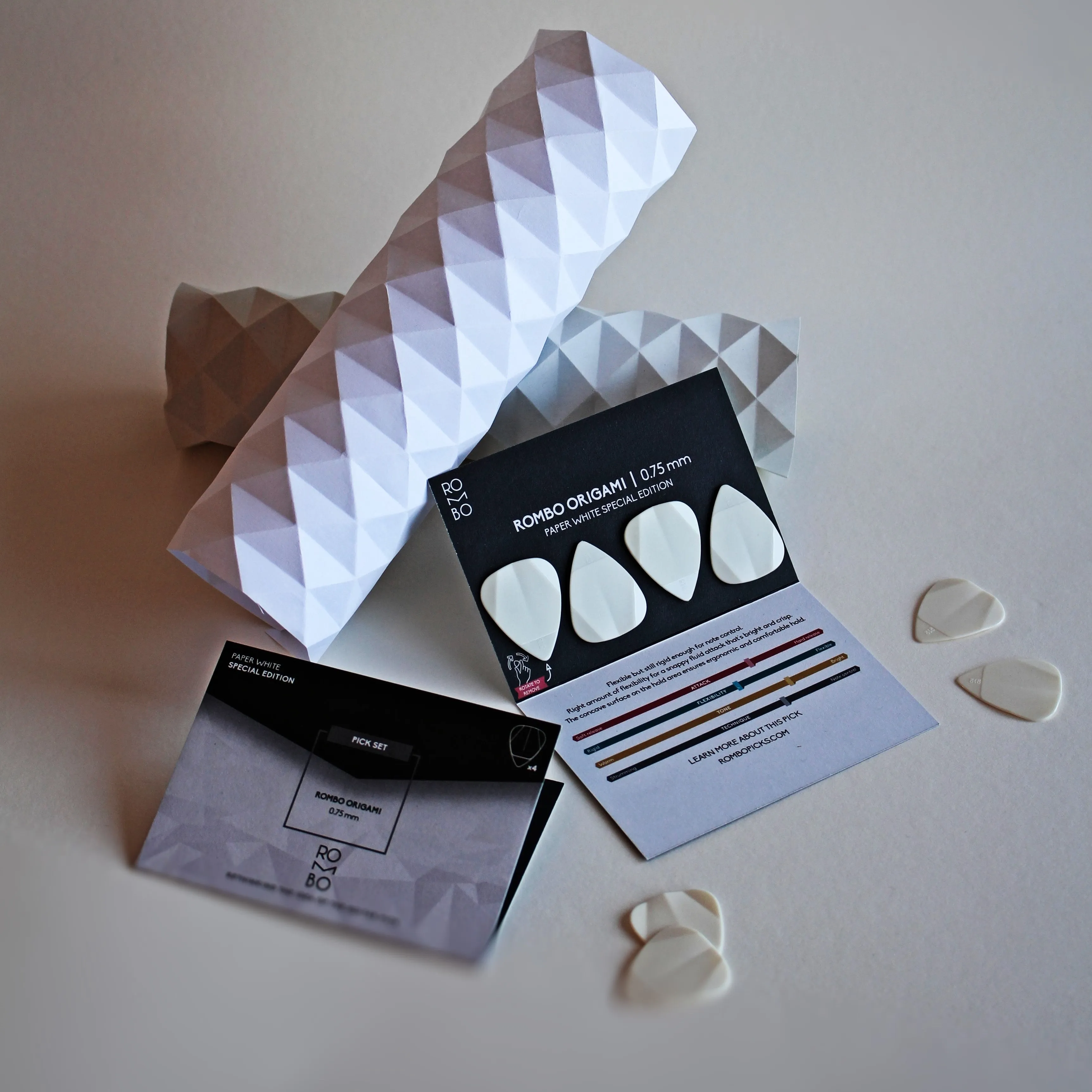 Guitar Pick Set Rombo Origami Special Edition - Paper White (4 Guitar Picks) - 0,75 mm
