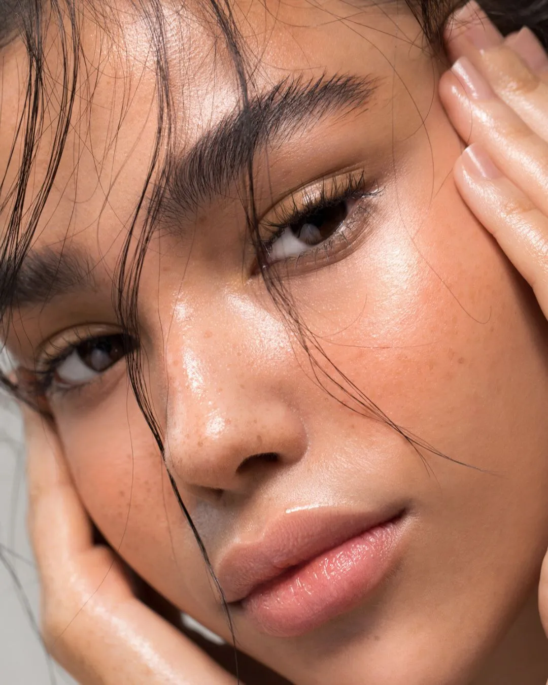 Hyaluronic Clear Finish Eyebrow Hold Serum
