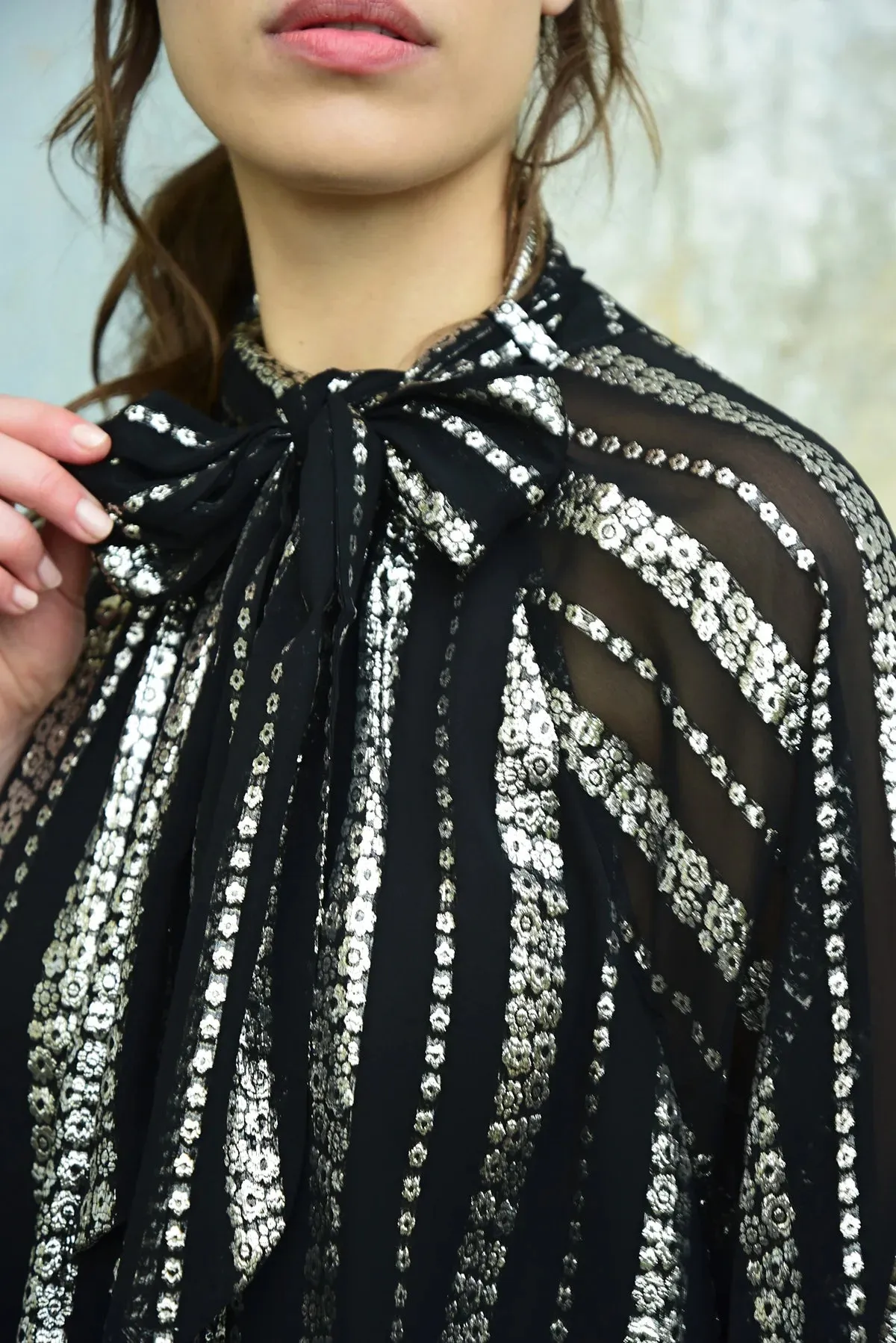 Just Bow With It Blouse - Black/Silver