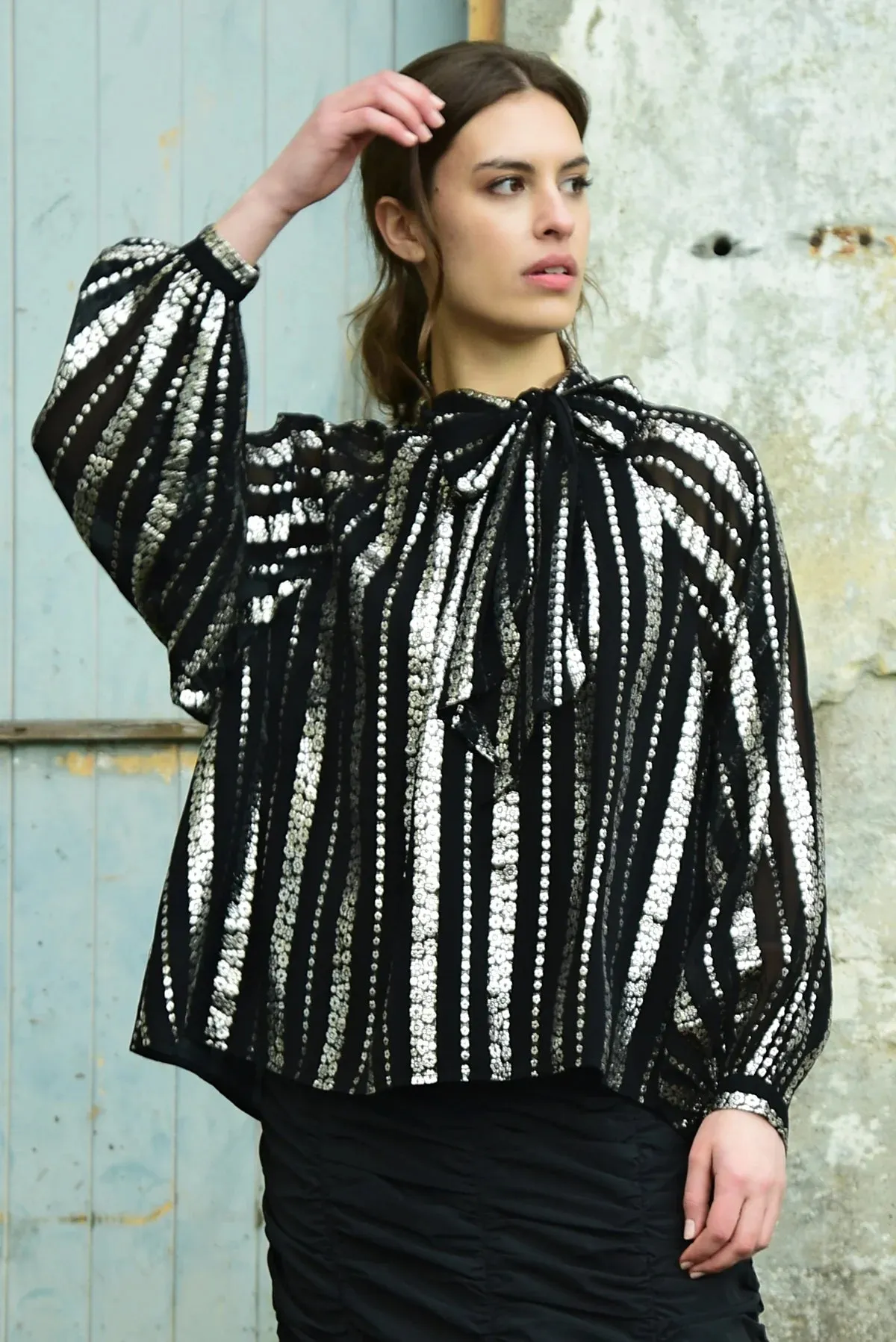 Just Bow With It Blouse - Black/Silver