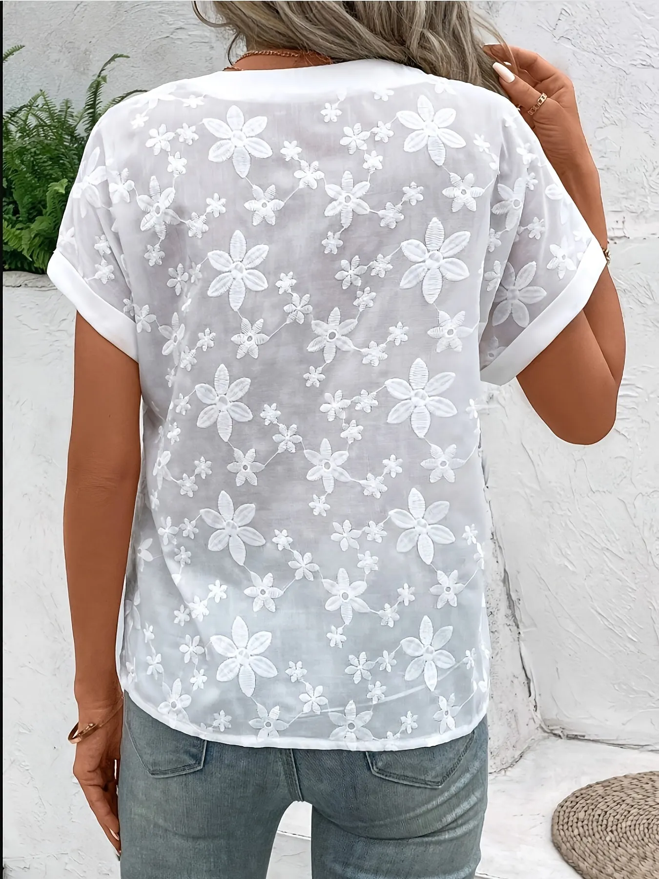 KEA - V-NECK FRONT-BUTTON BLOUSE