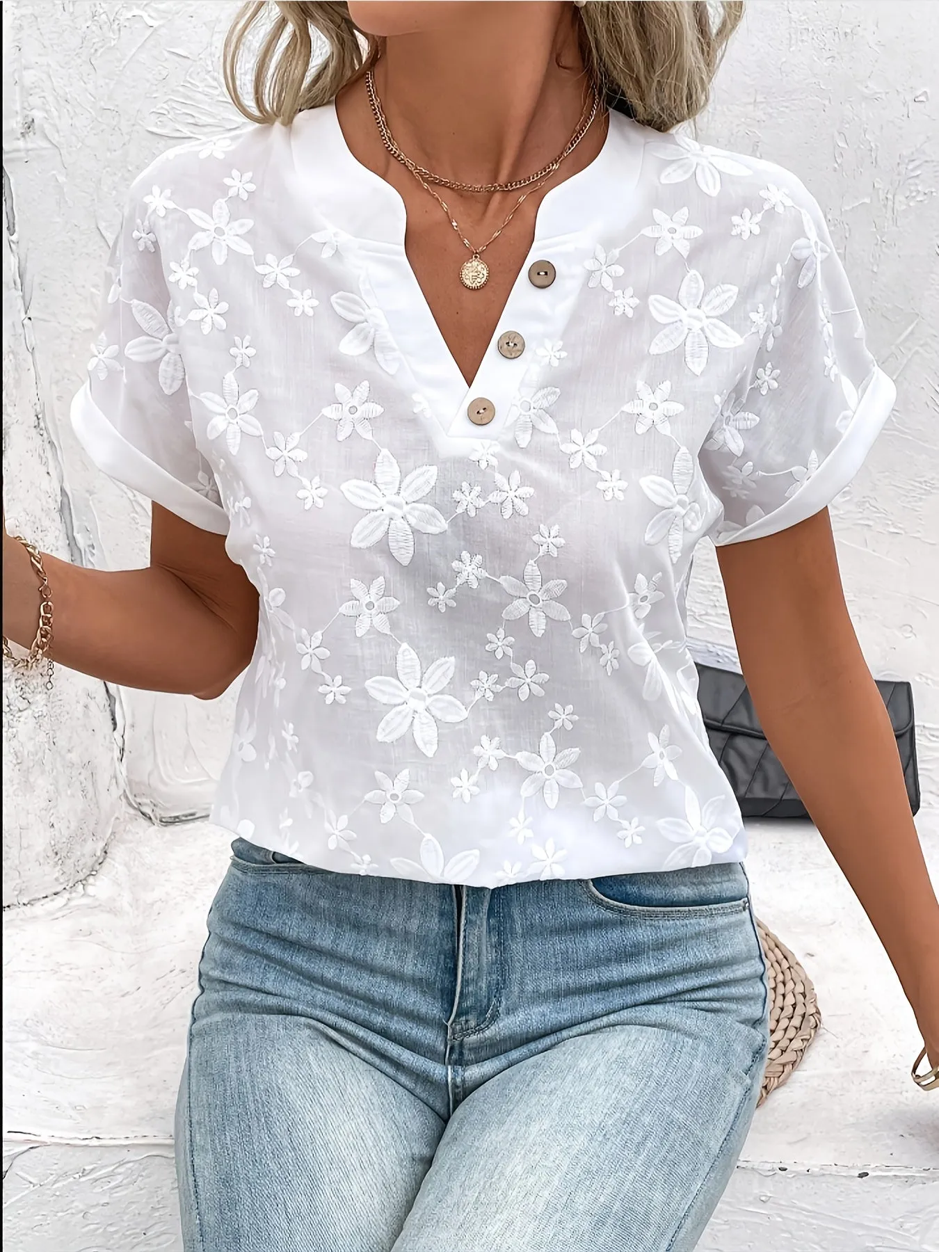 KEA - V-NECK FRONT-BUTTON BLOUSE