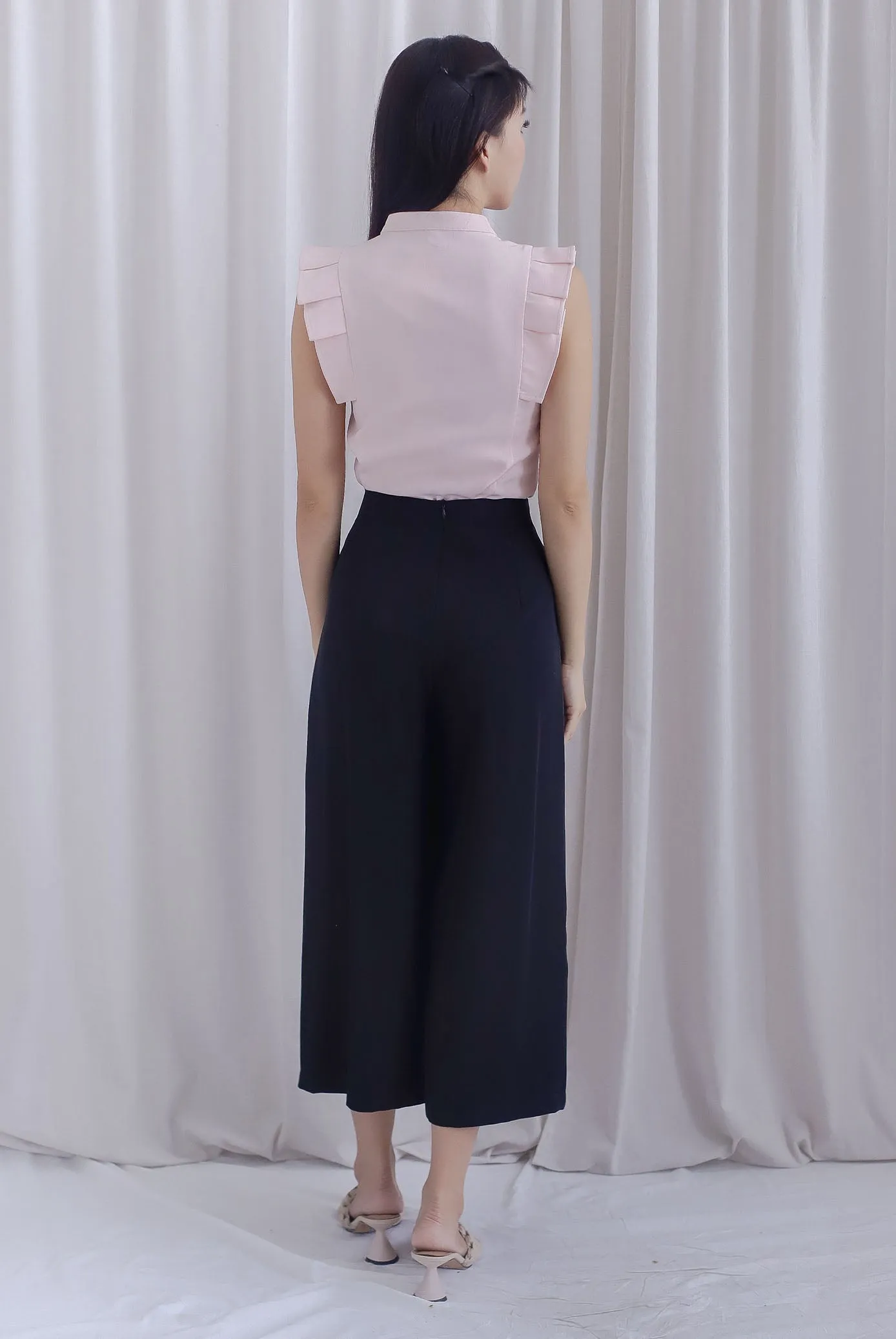 Kydra Curve In Waist Pants In Black