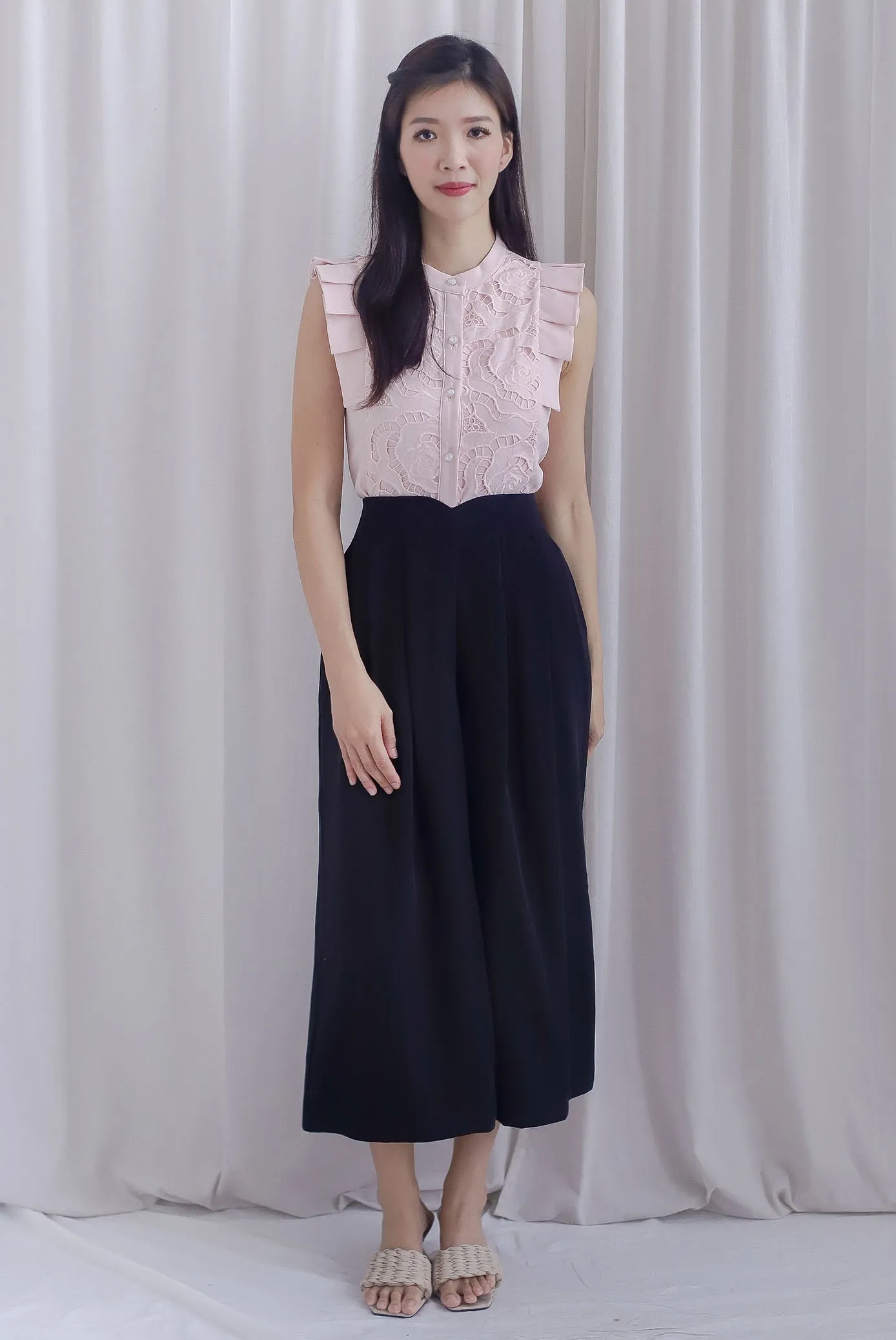 Kydra Curve In Waist Pants In Black