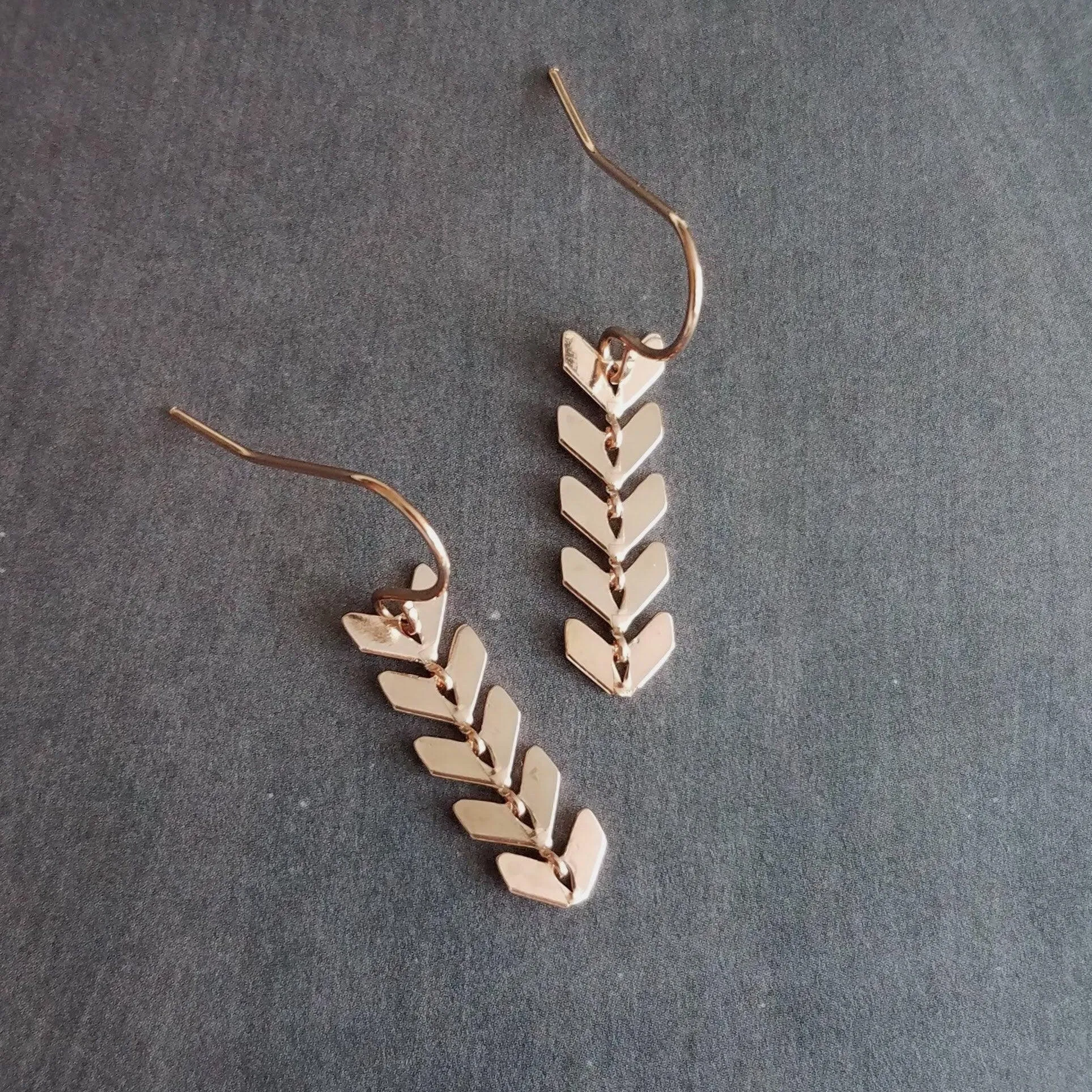 Long Gold Earrings, v shaped earrings, gold arrow earrings, chevron earrings, herringbone earrings, long flexible earrings fishbone earrings