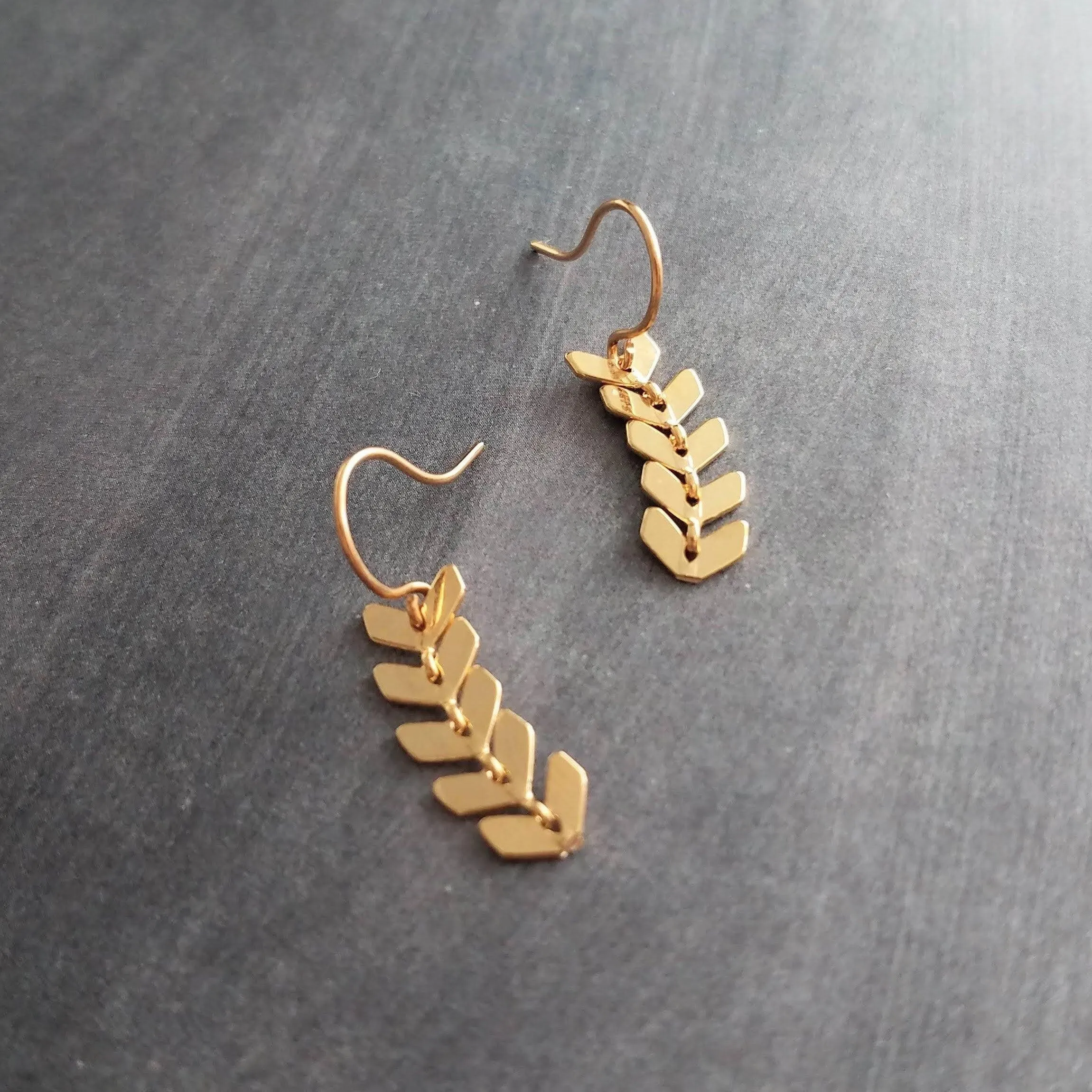 Long Gold Earrings, v shaped earrings, gold arrow earrings, chevron earrings, herringbone earrings, long flexible earrings fishbone earrings