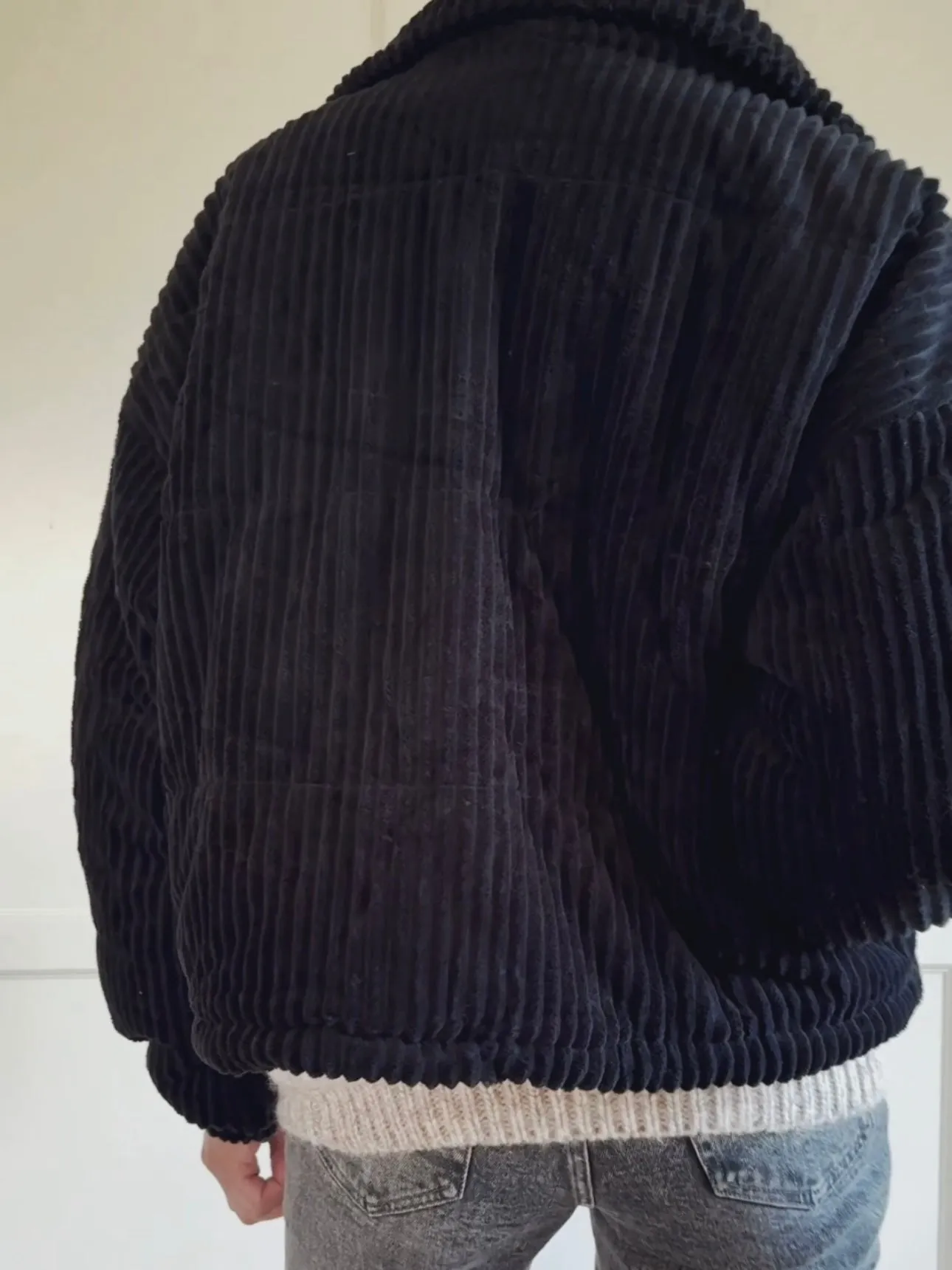 SHORT CORDUROY JACKET - BLACK