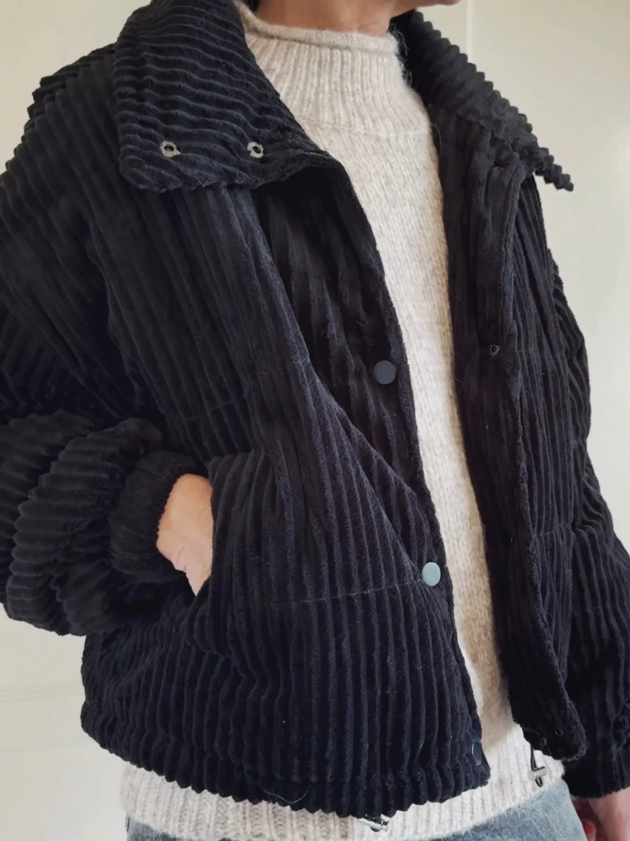 SHORT CORDUROY JACKET - BLACK