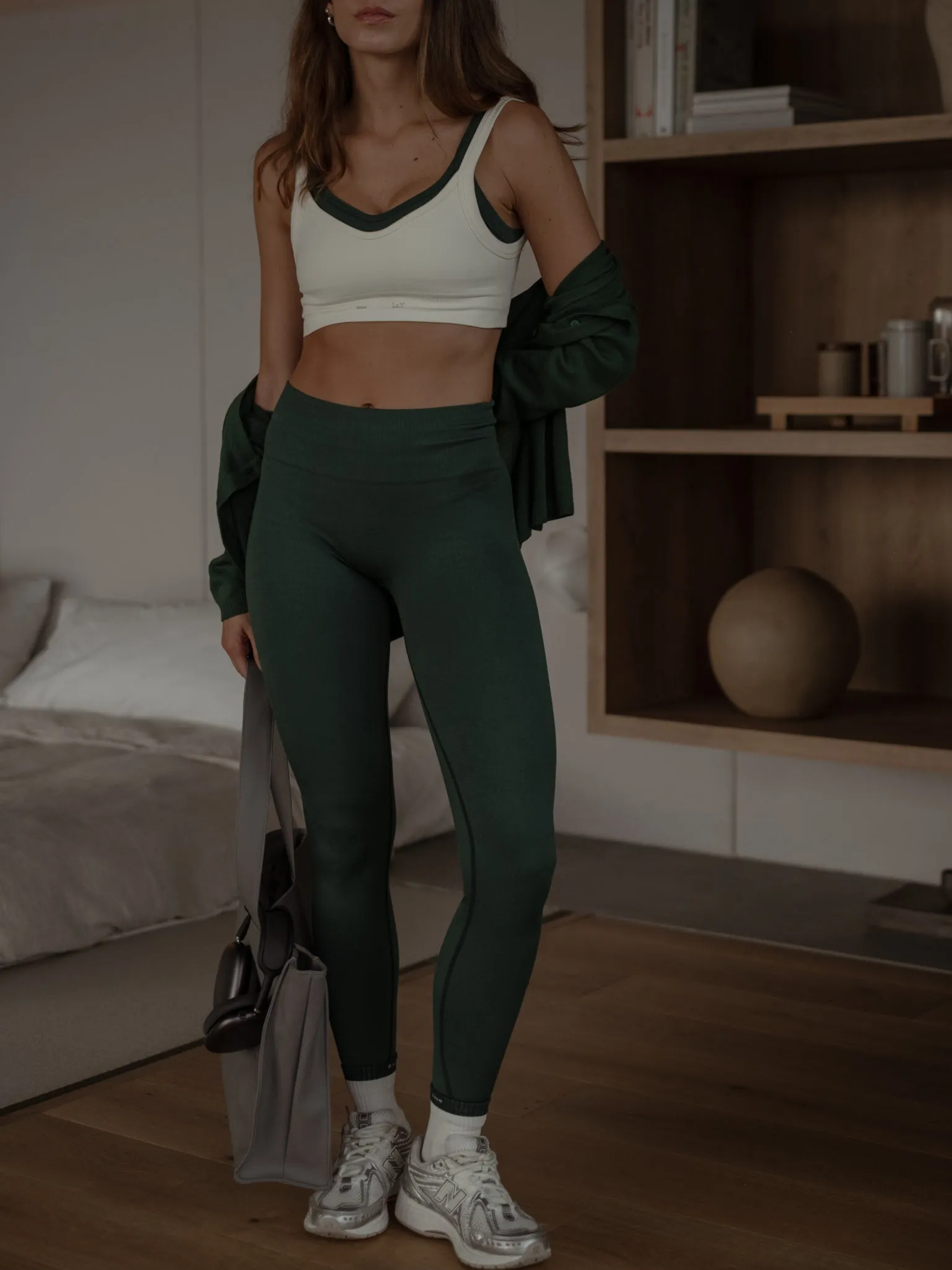 SOFT SEAMLESS CROP TOP  - MYSTIC GREEN