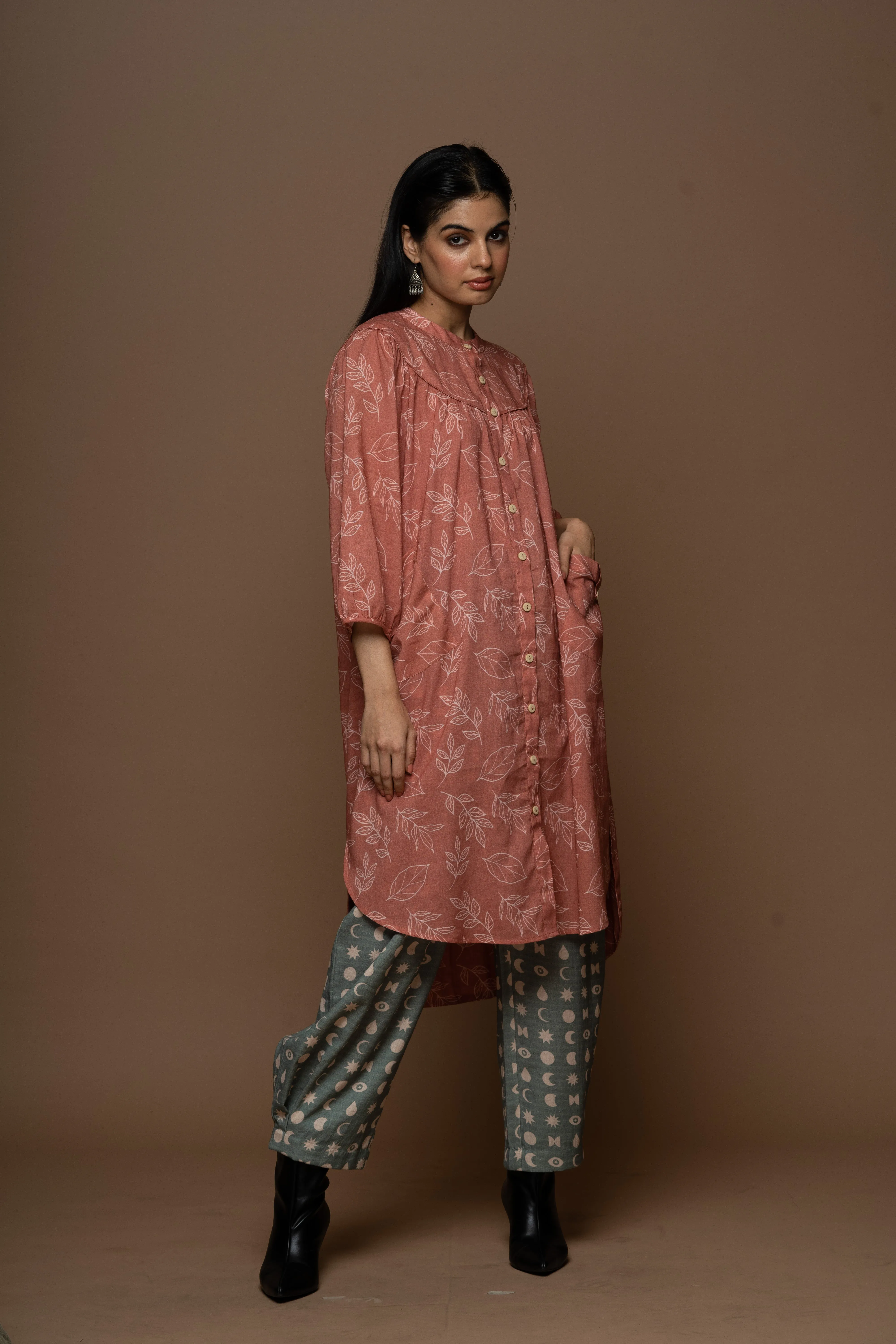 Subtle Pleats Pants in Seen it all Pattern