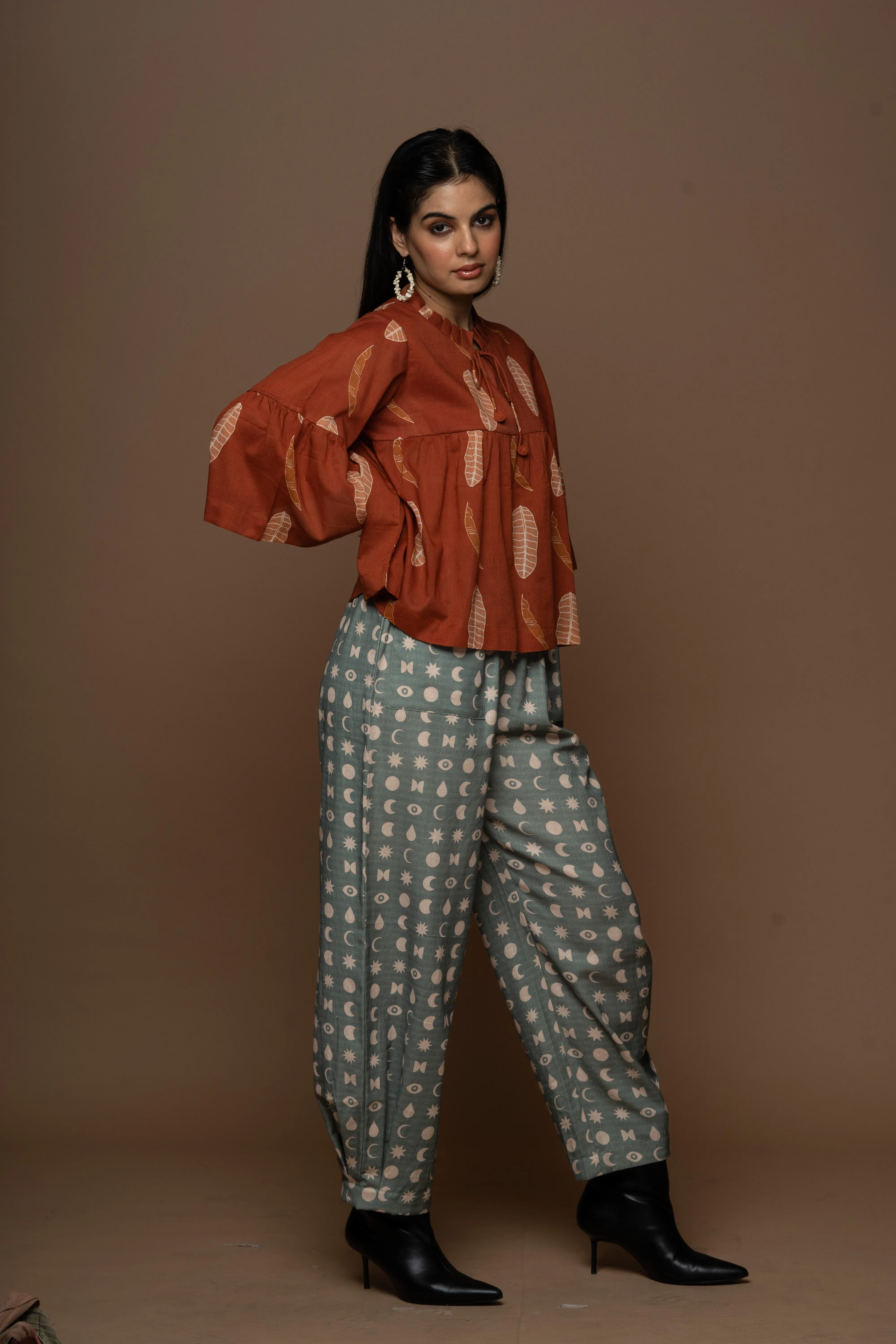 Subtle Pleats Pants in Seen it all Pattern