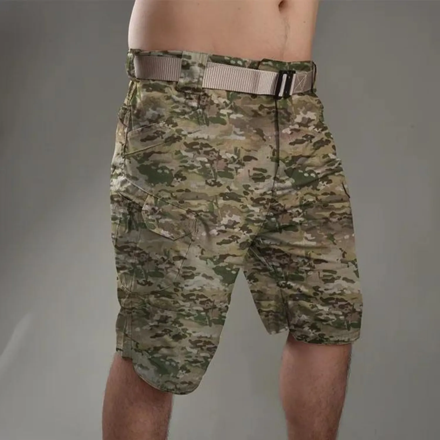 Trendy Camo Cargo Shorts for Men with Functional Pockets