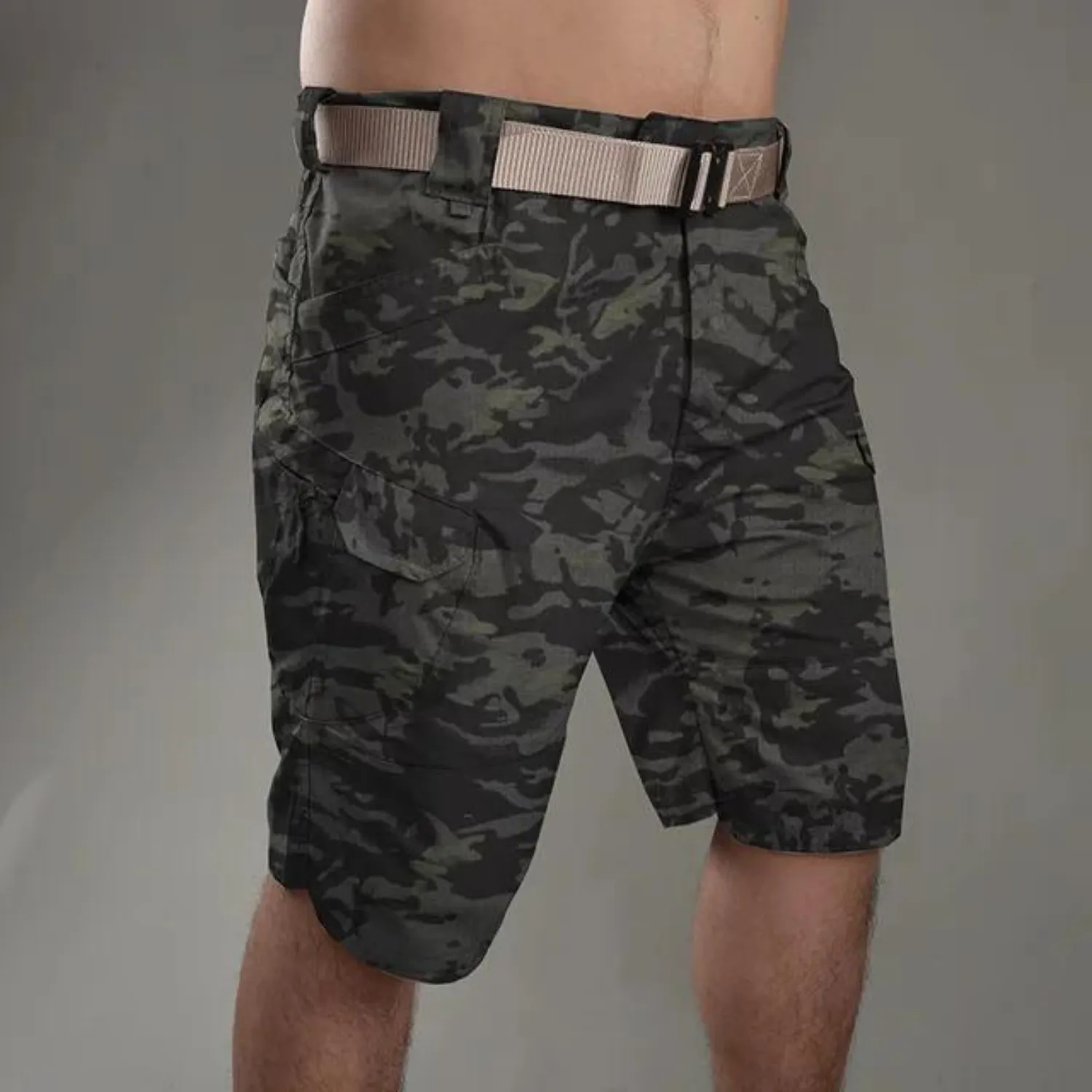 Trendy Camo Cargo Shorts for Men with Functional Pockets