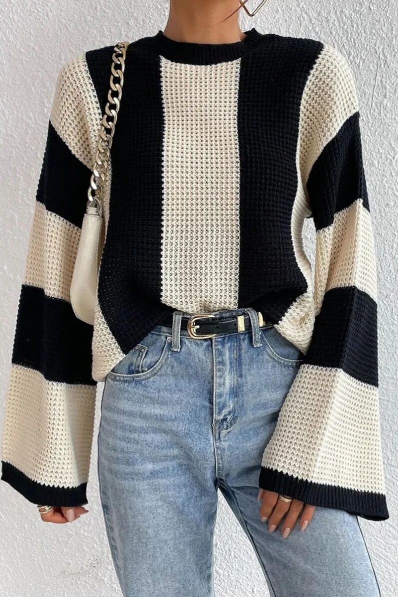 WG0533 Black and White Fashion Sweater