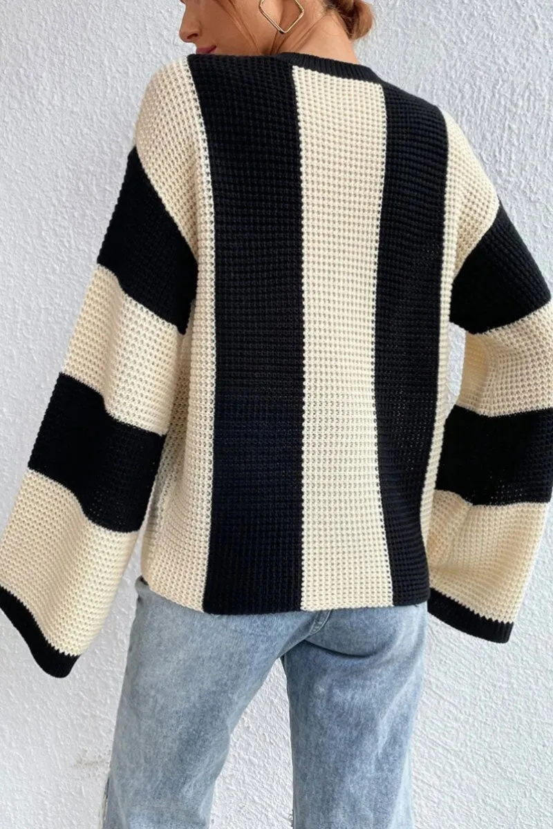 WG0533 Black and White Fashion Sweater