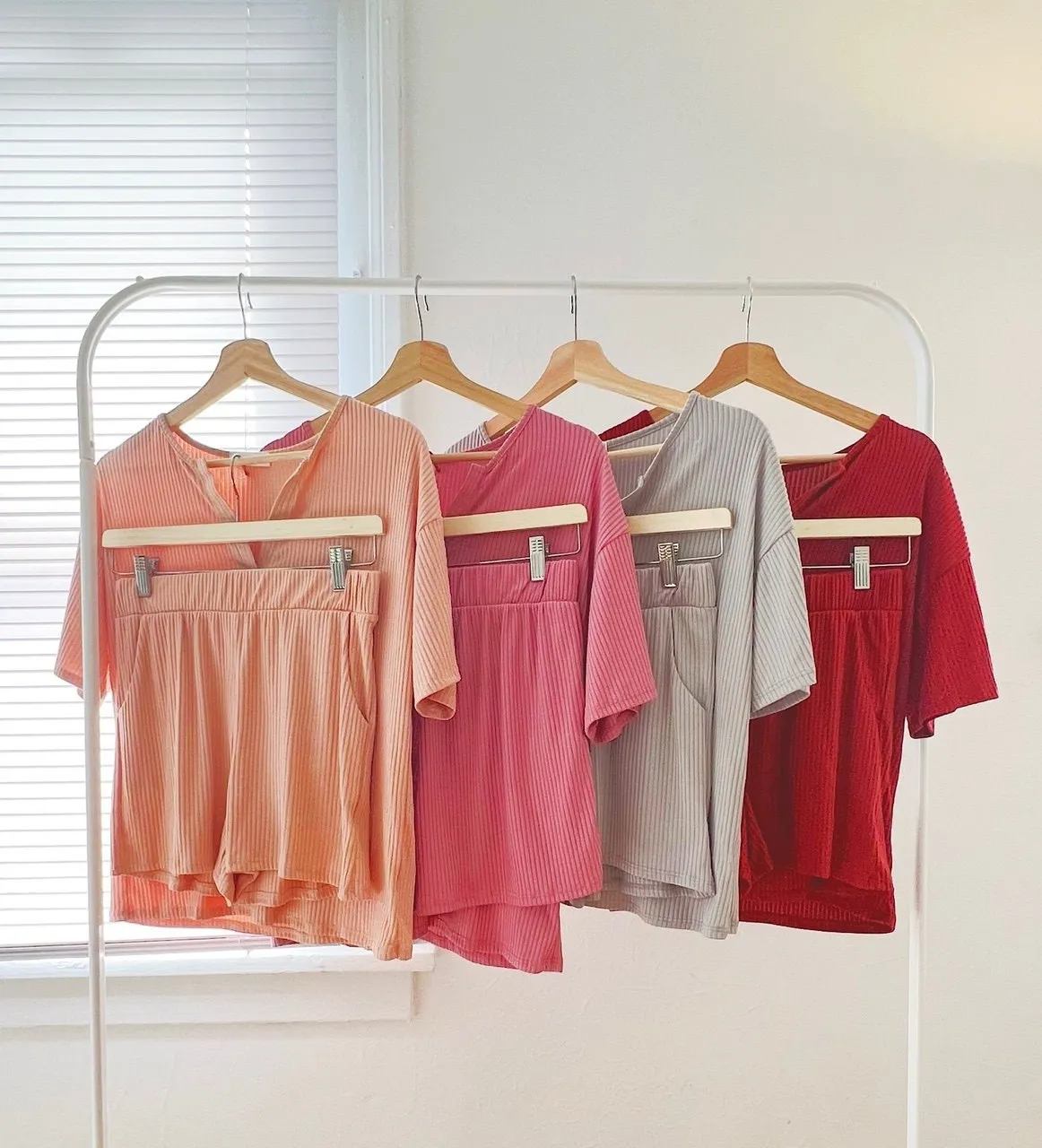Women's Ribbed Knit Pajama Sets Short Sleeve Top and Shorts 2 Pieces Loungewear Sweatsuit Outfits with Pockets